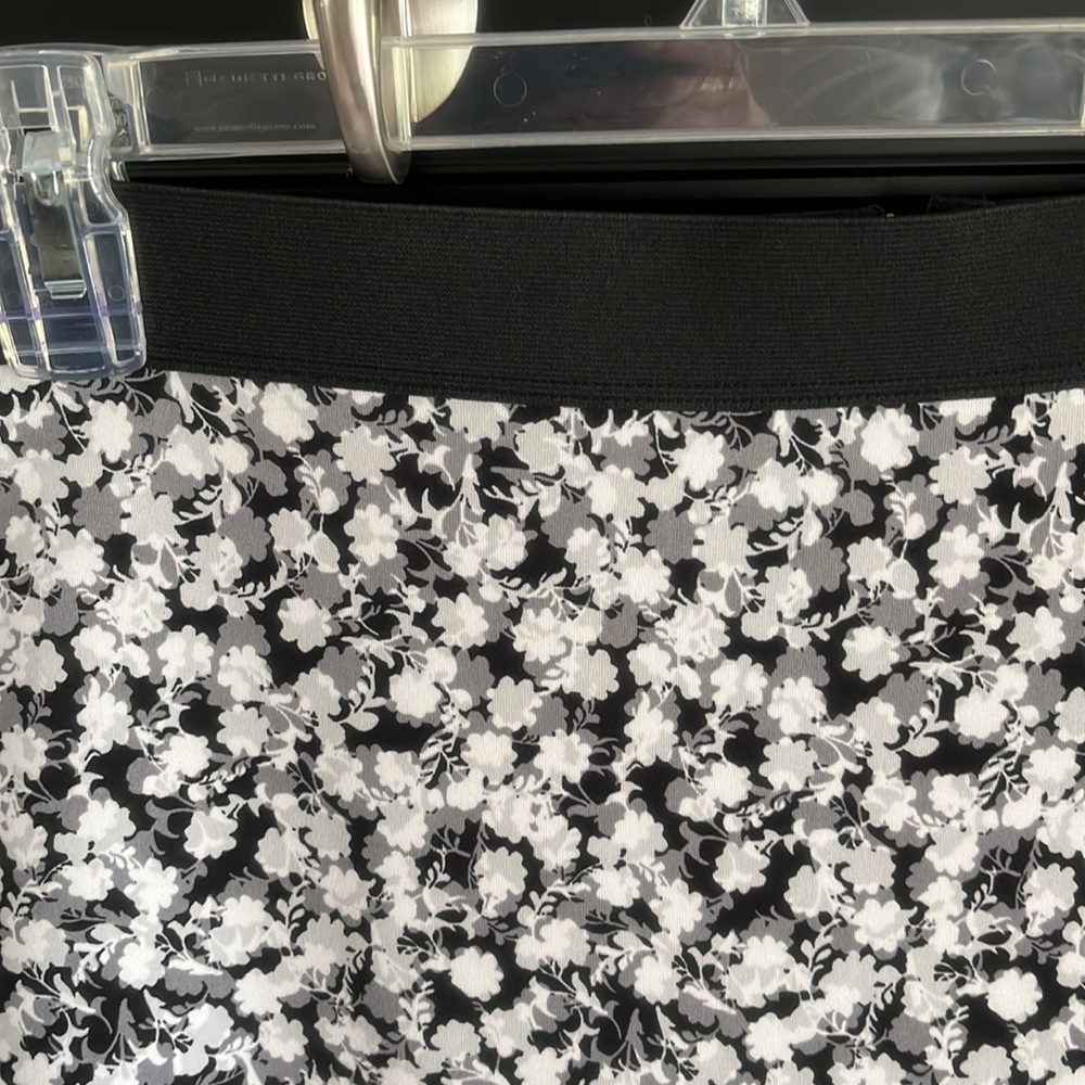 ๐HP 12/16๐Alfani pencil skirt w/visible elastic waist and back silver zipper - Picture 2 of 5